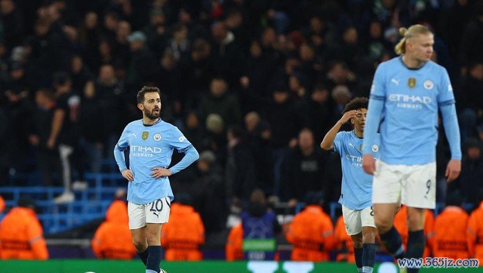 Soccer Football - Champions League - Manchester City v Feyenoord - Etihad Stadium, Manchester, Britain - November 26, 2024 Manchester Citys Bernardo Silva looks dejected after Feyenoords Santiago Tomas Gimenez scores their second goal REUTERS/Molly Darlington