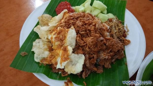 Nyam! Nasi Gemuk Jambi Pakai Topping Lauk Komplet Ada di Tempat Ini