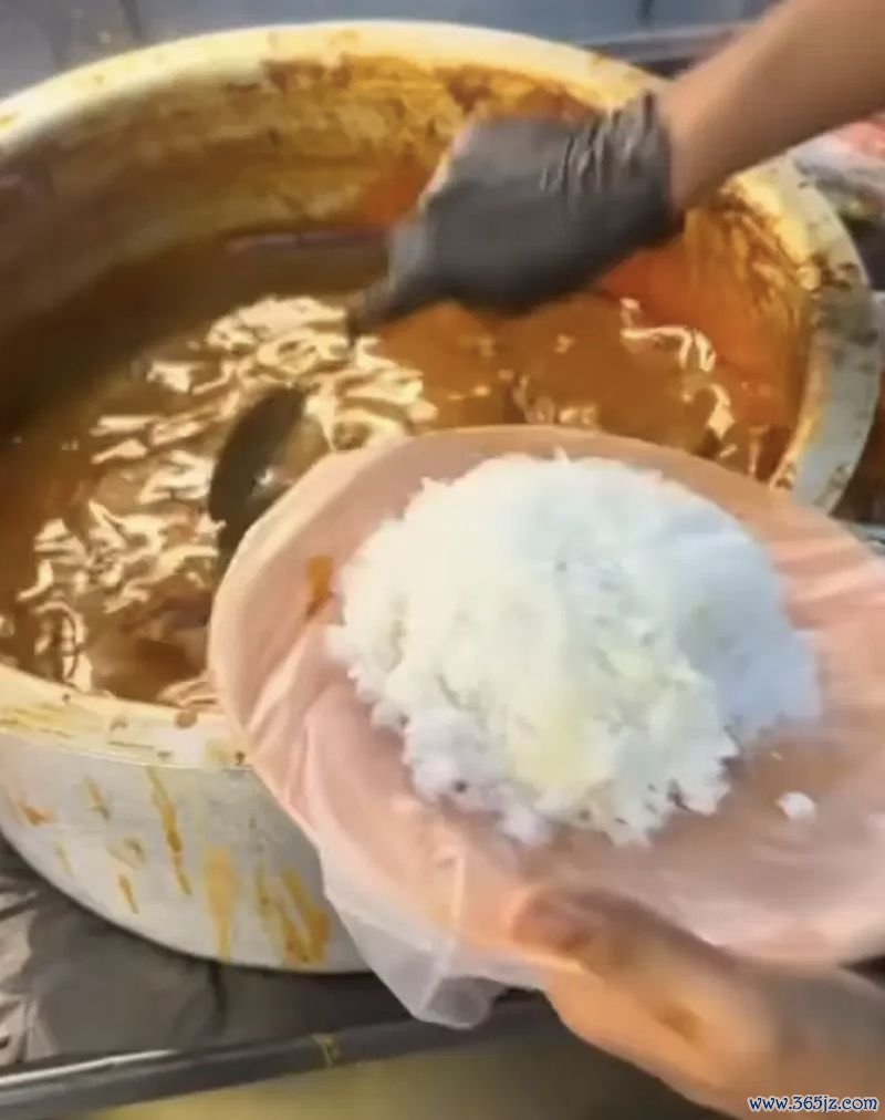 Super Becek! Nasi Kandar di Sini Disirami 15 Sendok Kuah Kari