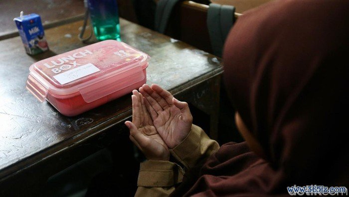 Dinas Pendidikan Kota Tangerang melakukan pembiasaan Makan Bergizi Gratis (MBG) di SDN Pondok Bahar 2, Selasa (13/11/2024). Diharapkan pembiasaan MBG di Kota Tangerang dapat terus berjalan dengan lancar. Sehingga, ketika program tersebut resmi dijalankan dapat dilakukan dengan maksimal.